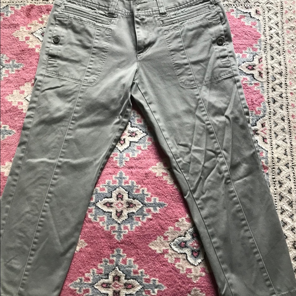 Uniqlo grey capri pants